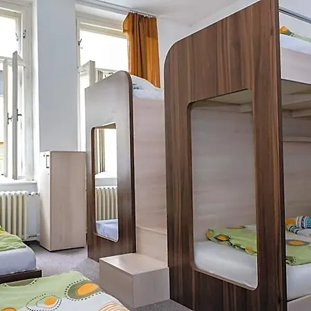 Hostel Vodna 1 *